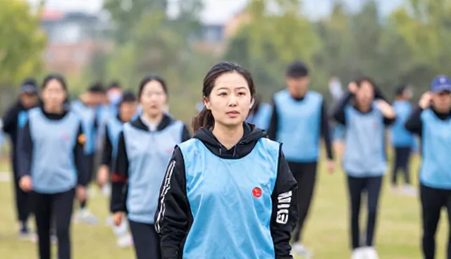 教练带队时如何提升团队协作效率？
